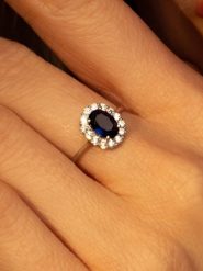 OR ÉCLAT Złoty pierścionek "Bleu merveilleux" z cyrkoniami rozmiar: 54. Szare pierścionki Or Éclat, z cyrkonią, złote. Za 869.99 zł.