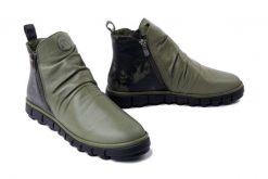 MANITU 990680-07 grun, botki damskie. Zielone botki Manitu, bez wzorów, bez obcasa, bez zapięcia. Za 327.77 zł.