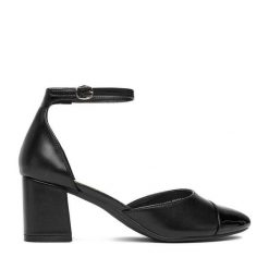 Czółenka JENNY. Czarne czółenka Jenny, bez wzorów, bez obcasa, bez zapięcia. Za 139.99 zł.