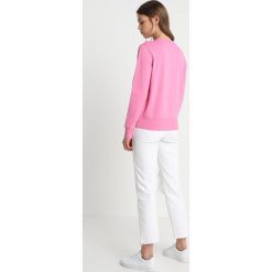 Calvin Klein Jeans INSTITUTIONAL LOGO SWEATSHIRT Bluza wild orchid. Bluzy marki Calvin Klein Jeans. Za 399.00 zł.