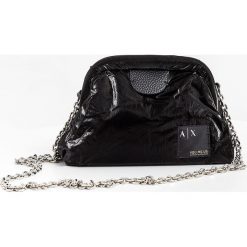 Torebka ARMANI EXCHANGE. Czarne torebki klasyczne Armani Exchange, z aplikacjami, z tkaniny, bez dodatków. W wyprzedaży za 305.40 zł.