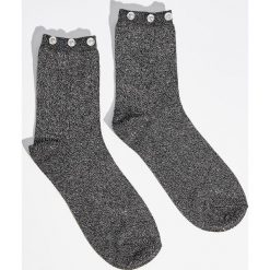 Skarpetki z koralikami - Czarny. Czarne skarpetki Sinsay. Za 12.99 zł.