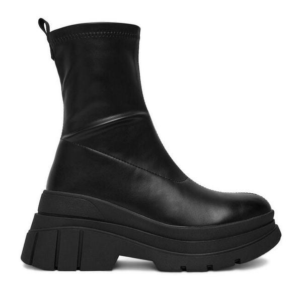 Botki DeeZee. Czarne botki DeeZee, bez wzorów, bez obcasa, na płaskiej podeszwie, bez zapięcia. Za 219.99 zł.