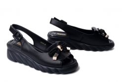 Artiker Relaks 58C0055 Czarny, sandały damskie. Czarne sandały Artiker Relaks, bez wzorów, bez obcasa, na koturnie, bez zapięcia. Za 239.90 zł.