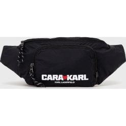 Karl Lagerfeld nerka Karl Lagerfeld x Cara Delevingne kolor czarny. Czarne nerki i saszetki KARL LAGERFELD, bez wzorów, z nadrukiem, bez dodatków. W wyprzedaży za 499.99 zł.
