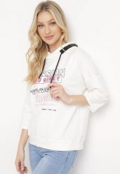 Biała Bluza z Rękawami 7/8 i Kapturem Ozdobiona Cyrkoniami Demeteria. Białe bluzy Born2be, xs, bez wzorów. W wyprzedaży za 38.24 zł.