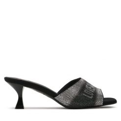 Klapki LOVE MOSCHINO. Czarne klapki Love Moschino, bez wzorów, bez obcasa, bez zapięcia. Za 1,399.00 zł.