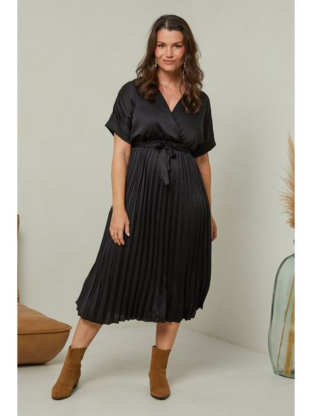 Curvy Lady Sukienka w kolorze czarnym rozmiar: 40/42. Czarne sukienki Curvy Lady, na co dzień, bez wzorów, z tkaniny, klasyczne, bez kołnierzyka, bez ramiączek, maxi, proste. Za 127.65 zł.