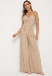 Ciemnobeżowy Kombinezon z Trójkątnym Dekoltem na Cienkich Ramiączkach Iliantia. Brązowe sukienki Born2be, na spotkanie biznesowe, l, bez wzorów, eleganckie, bez kołnierzyka, bez ramiączek, kopertowe. Za 139.99 zł.