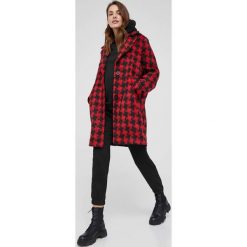 Answear Lab płaszcz z wełną kolor czerwony przejściowy. Czerwone płaszcze Answear Lab, m, bez wzorów, z tkaniny, klasyczne, bez kaptura. Za 369.99 zł.