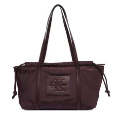 Torebka Calvin Klein. Czerwone torebki klasyczne Calvin Klein, bez wzorów, klasyczne, bez dodatków. Za 409.99 zł.