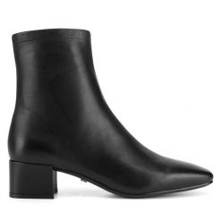 Botki Gino Rossi. Czarne botki Gino Rossi, bez wzorów, bez obcasa, na słupku, bez zapięcia. Za 303.99 zł.
