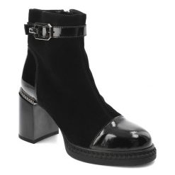 Czarne Botki S.Barski Modne Obuwie Damskie. Czarne botki S.BARSKI, bez wzorów, z materiału, eleganckie, przed kolano, bez obcasa, bez zapięcia. Za 269.00 zł.