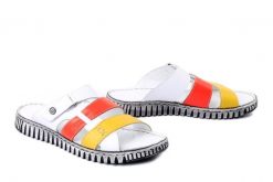 MANITU 900117-03 weiss, klapki damskie. Klapki Manitu, bez wzorów, ze skóry, bez obcasa, bez zapięcia. Za 212.41 zł.