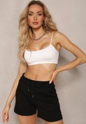 Czarne Szorty High Waist przed Kolano Saxonia. Czarne szorty Renee, bez wzorów. W wyprzedaży za 39.99 zł.