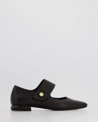 SKÓRZANE BALERINY E243 BLACK. Czarne baleriny Venezia, bez wzorów, ze skóry, bez obcasa, bez zapięcia. Za 199.00 zł.