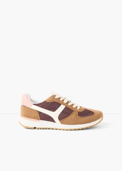 Sneakersy w stylu retro. Czerwone buty sportowe lifestyle bonprix, bez wzorów, retro, bez zapięcia. Za 124.99 zł.