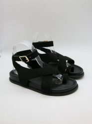 Bellucci Sandały w kolorze czarnym rozmiar: 41. Czarne sandały Bellucci, bez wzorów, klasyczne, z otwartym noskiem, bez obcasa, bez zapięcia. Za 86.99 zł.