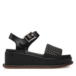 Sandały Clarks. Czarne sandały Clarks, bez wzorów, bez obcasa, na koturnie, bez zapięcia. Za 369.99 zł.