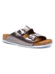 Comfortfusse Skórzane klapki w kolorze srebrnym rozmiar: 41. Szare klapki Comfortfüße, bez wzorów, z materiału, klasyczne, z otwartym noskiem, bez obcasa, bez zapięcia. Za 252.99 zł.