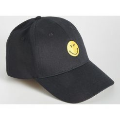 Czapka z daszkiem Smiley - Czarny. Czapki z daszkiem marki Sinsay. Za 19.99 zł.