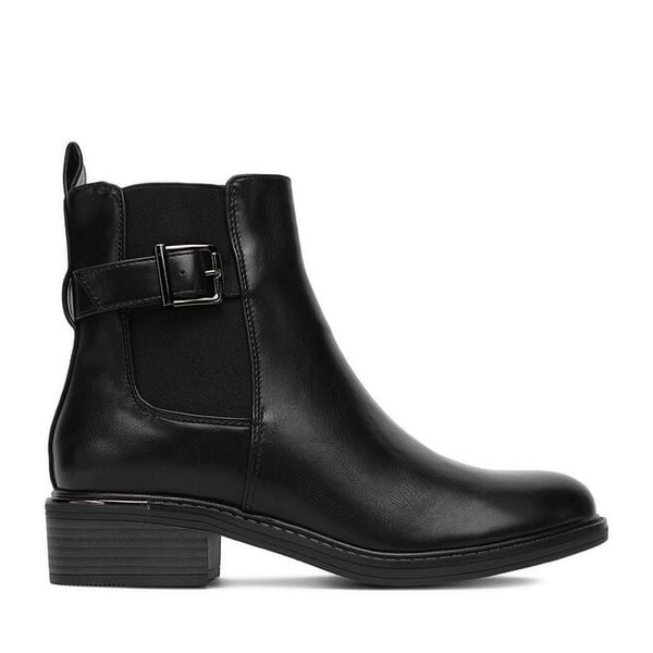 Botki DeeZee. Czarne botki DeeZee, bez wzorów, bez obcasa, na płaskiej podeszwie, bez zapięcia. Za 189.99 zł.