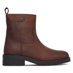 Botki Tommy Jeans. Brązowe botki Tommy Jeans, bez wzorów, z jeansu, bez obcasa, na płaskiej podeszwie, bez zapięcia. Za 649.99 zł.