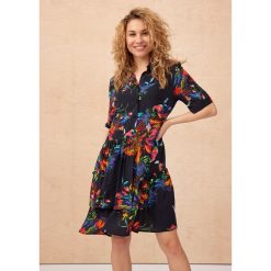 Sukienka Casino BS Egzotica. Brązowe sukienki blue shadow, s, bez wzorów, z tkaniny, bez kołnierzyka, bez ramiączek, mini, bombki. W wyprzedaży za 169.95 zł.