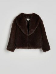 Kurtka ze sztucznego futerka - ciemnobrązowy. Brązowe kurtki Reserved, l, bez wzorów, bez kaptura. W wyprzedaży za 279.99 zł.