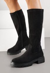 Czarne Casualowe Kozaki z Imitacji Zamszu Fesalara. Czarne kozaki Born2be, bez wzorów, z jeansu, klasyczne, bez obcasa, na płaskiej podeszwie, bez zapięcia. Za 159.99 zł.