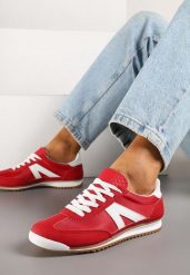 Czerwone Sneakersy Klasyczne Tenisówki Zdobione Przeszyciami Bortewi. Czerwone trampki Renee, z aplikacjami, z jeansu, klasyczne, bez zapięcia. W wyprzedaży za 67.99 zł.