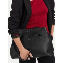 Torebka GINO ROSSI. Czarne torebki klasyczne Gino Rossi, bez wzorów, bez dodatków. Za 479.99 zł.