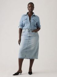 Levi's Spódnica dżinsowa w kolorze błękitnym rozmiar: W26. Niebieskie spódnice Levi's, na co dzień, s, z aplikacjami, z bawełny, klasyczne, midi, proste. Za 173.95 zł.