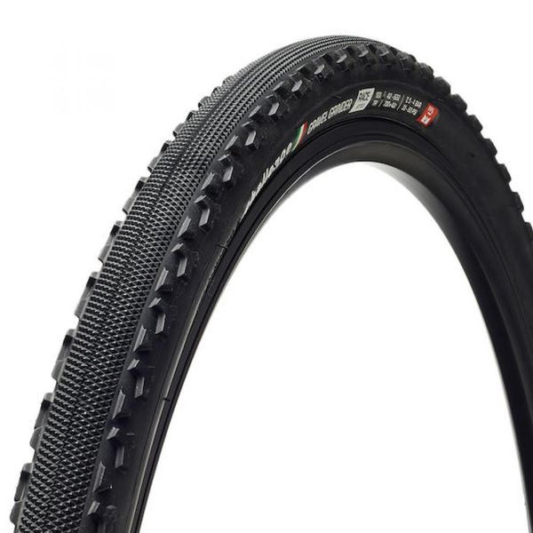 Buty sportowe Challenge Czerwone do biegania. Czarne buty do biegania CHALLENGE, bez wzorów, z gumy, bez zapięcia, do biegania. Za 250.05 zł.