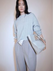 Mango Sweter Taldon 77017705 Błękitny Regular Fit. Niebieskie swetry Mango, xxs, bez wzorów, z syntetyku, bez ramiączek. Za 39.99 zł.