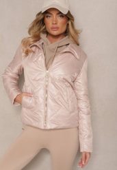 Beżowa Elegancka Kurtka z Pikowanymi Przeszyciami Kołnierzykiem i Ściągaczem Fizana. Brązowe kurtki Renee, l, z aplikacjami, z jeansu, eleganckie, bez kaptura. W wyprzedaży za 119.99 zł.