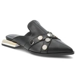 Klapki damskie S.Barski, cholewka ze skóry naturalnej z zabudowanym przodem na niskim obcasie z metaliczną wstawką ozdobione dekoracyjnymi paskami, c. Czarne klapki S.BARSKI, bez wzorów, ze skóry, bez obcasa, bez zapięcia. Za 278.90 zł.