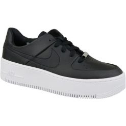 Buty Nike Air Force 1 Sage Low W AR5339-002 czarne. Czarne buty treningowe bez wzorów, bez zapięcia, Nike Air Force. Za 745.86 zł.