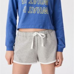 Dresowe szorty z kontrastową lamówką - Jasny szar. Szorty sportowe marki Sinsay. Za 29.99 zł.