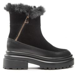 Botki Eva Minge. Czarne botki Eva Minge, bez wzorów, bez obcasa, na słupku, bez zapięcia. Za 299.99 zł.
