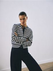 Kardigan w paski - granatowy. Niebieskie swetry Reserved, l, bez wzorów, z bawełny, klasyczne, bez ramiączek. Za 119.99 zł.