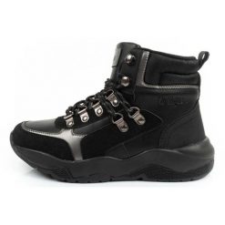 Buty Lee Cooper LCJ-24-03-3048L czarne. Czarne buty trekkingowe na zimę, z materiału, przed kolano, bez zapięcia. W wyprzedaży za 288.12 zł.