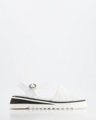 BIAŁE SANDAŁY 5978651 WHITE. Białe sandały Venezia, bez wzorów, ze skóry, bez obcasa, bez zapięcia. Za 169.00 zł.