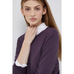 Sisley sweter damski kolor fioletowy lekki. Fioletowe swetry Sisley, l, bez wzorów, bez ramiączek. Za 259.99 zł.