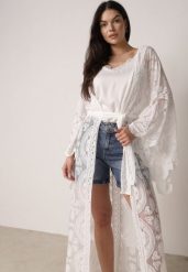 Biały Kardigan Ażurowa Narzutka z Materiałowym Paskiem Arisstea. Białe swetry Born2be, uniwersalny, z aplikacjami, z materiału, bez ramiączek. Za 169.99 zł.