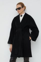By Malene Birger płaszcz wełniany Trullas kolor czarny przejściowy oversize. Czarne płaszcze By Malene Birger, bez wzorów, z wełny, bez kaptura. W wyprzedaży za 2,899.90 zł.