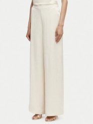 Guess Spodnie materiałowe W6GB2 8W2103 Beżowy jasny Wide Leg. Brązowe spodnie materiałowe Guess, z aplikacjami, z materiału. Za 474.99 zł.