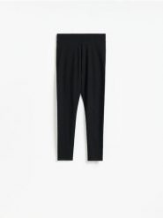 Legginsy z bawełną - czarny. Czarne legginsy Reserved, bez wzorów, z bawełny. Za 39.99 zł.
