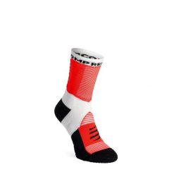 Skarpety biegowe Compressport Ultra Trail Socks v2.0. Czerwone skarpetki Compressport, bez wzorów. Za 114.99 zł.