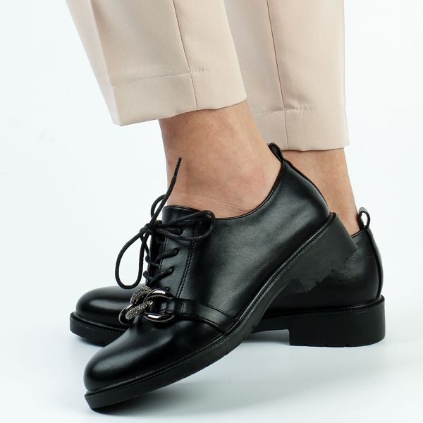 Czarne półbuty damskie S.Barski 323 Pu. Czarne półbuty wsuwane S.BARSKI, bez wzorów, ze skóry, bez obcasa, na obcasie. Za 149.00 zł.